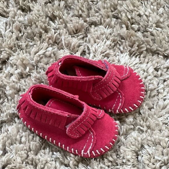 Minnetonka Front Strap Baby Bootie Moccasin Size 1 - Picture 2 of 8
